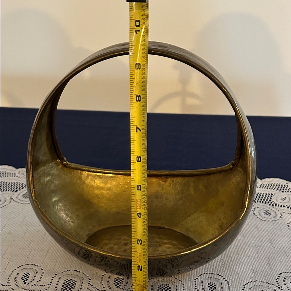 Vintage MCM Brutalist Hammered Brass Basket rare find! - Picture 7 of 8